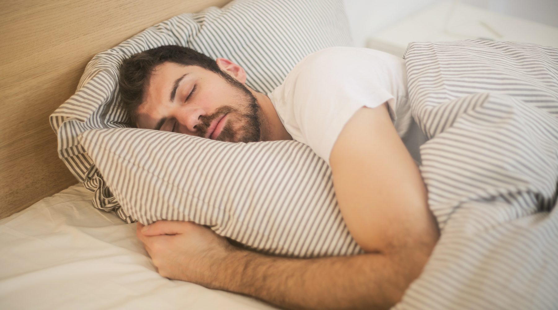 The Symptoms & Side Effects of Biting Your Tongue During Sleep